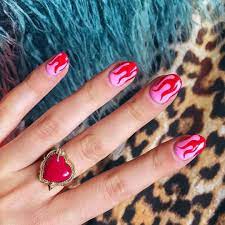 Put black, white and red blobs diagonally over the wet nail tip. I Pinimg Com Originals 2d Be 27 2dbe275d7a1e844