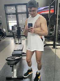 ClayGaiken on X: Nip slip at the gym woops t.col7KeHub9lu  X