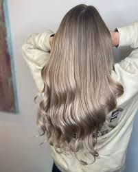 Simply put, highlights lighten hair with strands of a lighter color while lowlights add dimension with strands of darker color. 28 Blonde Hair With Lowlights You Have To See In 2021