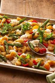 Gnocchi Vom Blech Mit Mozzarella Spargel Und Pesto Rezept Rezepte Pesto Rezept Mozzarella