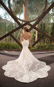 Fit and flare brautkleider zählen zu den körpernahen brautkleidern. Romantisches Fit And Flare Kleid Mit Hohem Ausschnitt Und Bogenkanten Schleppe Essense Of Australia Wedding Dresses