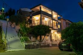 Family inn offers accommodation in sukhum, 200 metres from the black sea coast. Family Inn Apartments In Neos Marmaras Griechenland 200 Bewertungen Preise Planet Of Hotels