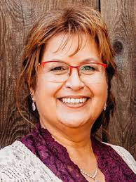 Sandra Chute's Instagram, Twitter & Facebook