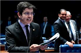 O senador randolfe rodrigues foi condecorado com a légion d'honneur, a mais alta distinção da frança. Randolfe Sobre Caso Covaxin Nao Se Tratava De Ideologia Era Tudo Corrupcao