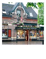 Boekwinkel Riemer In Ermelo Een Van De Oudste Pandjes In De Stationsstraat Nederland Stad Holland