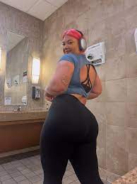 Pink haired big booty gym girl : r/ThickFit