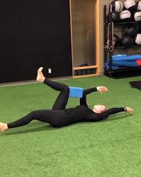 как сесть на шпагат в домашних условиях видео уроки Glutes And Core Workout With Yoga Block Human 2 0 Join Us For This Great Glutes And Core Workout With A Yog In 2020 Core Workout Abs Workout Yoga Blocks Exercises