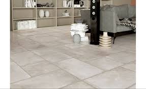 Ce carrelage imitation pierre met en valeur vos espaces intérieurs et extérieurs pour un design contemporain. Carrelage Nature Grip Aspect Pierre Blanche Dim 30 X 50 Cm Saint Maclou Carrelage Beige Carrelage Carrelage Interieur