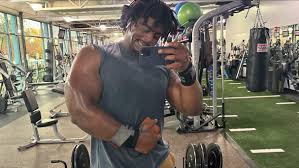 Update from Halloween & The Workout Top set of 290lbs for doubles 3 sets  across. (25lbs from 315!) Chest flies and Tricep Extensions for my  accessory work today. Ngl I was 1000%