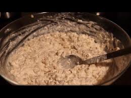 Ciupercile taiate se amesteca cu pieptul de pui taiat cubulete si se completeaza cu castravetii murati. Salata De Ciuperci Si Piept De Pui GÄƒteÈ™te Cu Pasiune Youtube