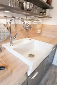 Doch bei näherem hinsehen stellt man fest, dass es im küchenstudio mittlerweile eine fülle von materialien und formen gibt, die für unterschiedliche bedürfnisse geeignet sind. Kuche Im Landhausstil Aus Dem Oberbergischen Kuchenhaus Thiemann Overath Vilkerath