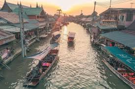 Tak dapat dinafikan, pattaya adalah tujuan paling populer di thailand khususnya bagi para pria lajang dari seluruh dunia. 5 Fakta Amphawa Floating Market Pasar Apung Paling Hits Di Thailand Baca Berita Harian