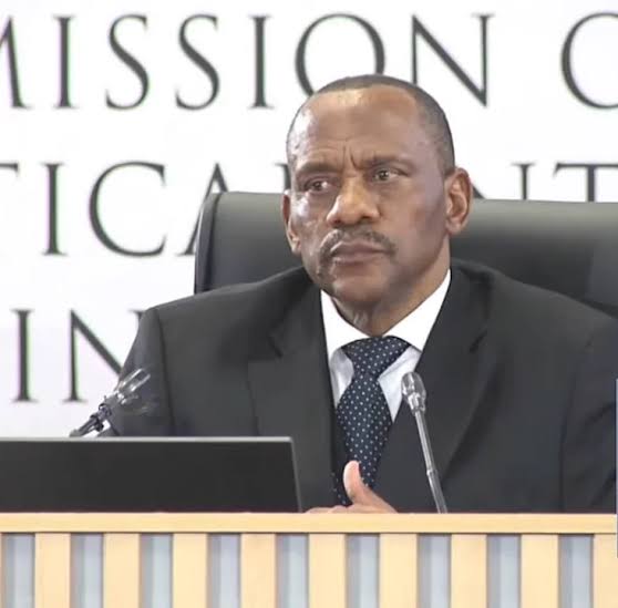 Tebza_FS🇿🇦🇧🇼🇳🇦 on X: "We starting on an evasive approach.. explanations are deliberately left hanging with no names to it but titles.. his relationship with Marimuthu still dsnt come clear.. "There shall be.."