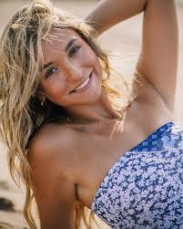 Tabitha Mackey's Instagram, Twitter & Facebook