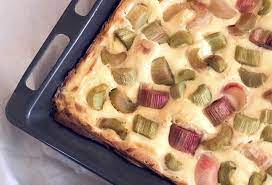 Im backrohr etwa 40 minuten backen. Rhabarberkuchen Vom Blech Geliebteslandleben