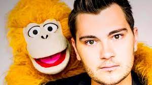 Les gens au premier rang n'attendent qu'une chose : Jeff Panacloc Et Jean Marc Home Facebook