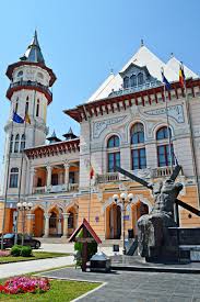 Copii și bătrâni, pe lista bolnavilor covid. Palatul Comunal Din BuzÄƒu Architecture Building House Styles Building