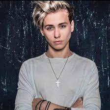 Vojta drahokoupil jako lady gaga. Vojta Drahokoupil Konzert 10 6 2020 Divadlo Broadway Prag Festivaly Eu