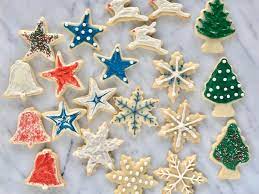 Christmas cookies christmas cookies are traditionally sugar biscuits and cookies (though other flavors may be used based on family traditions and individual preferences) cut into various shapes related to a photograph. Christmas Cookie Decorating Step By Step