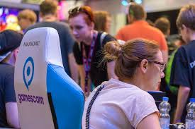 Maxnomic Gaming Stuhl Mit Logo Auf Der Gamescom 2018 Creative Commons Bilder