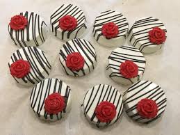 Red Rose Chocolate Covered Oreos With Black Drizzle Chocolate Covered Oreos Chocolate Covered Chocolate Covered Strawberries