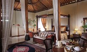 Het hotel beschikt over een patio en een bibliotheek, evenals computerapparatuur, een videoprojector en een businesscentrum. Joglo Plawang International Boutique Villa Photos Facebook