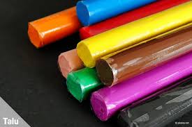 Welche verschiedenen sorten gibt es und wie kann ich natürlich kann es auch mal passieren, dass etwas knete im teppich oder in der hose landet. Knete Entfernen Knetmasse Von Kleidung Teppich Und Sofa Loswerden Talu De