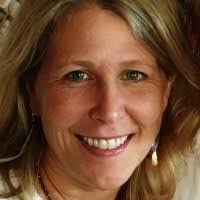 Elizabeth Reale's Instagram, Twitter & Facebook