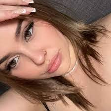 Amy Gronowski's Instagram, Twitter & Facebook