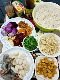 Satukan telur dengan bihun, sisihkan. Bihun Goreng Siam Resepi