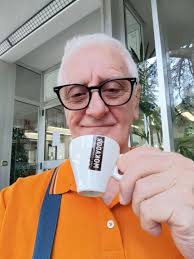 Non date mai nulla per scontato. Né l'amicizia, né l'amore. Nulla. Perché  se un sentimento, un'emozione li date per scontati, perdono la loro  vitalità. Dare per scontata una persona significa non darle