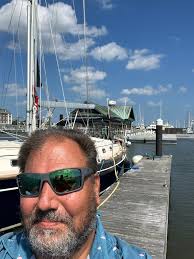 How to launch a boat from a trailer with a ski lift?