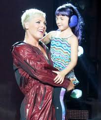 Cover me in sunshine is a song by american singer and songwriter pink and her daughter willow sage hart. Pink S Daughter Willow Makes Billboard Debut Global Konect News
