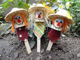 If you saw the new scarecrow that i picked up at the farmer's market in this post then you will know where my inspiration for this week's crafting with kids! Craft Stick Scarecrows Crafts By Amanda