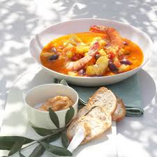 Bouillabaisse Mit Oliven Traditionelles Aus Marseille Die Bouillabaisse Ist Eine Kraftige Fischsuppe Serviert Mit Rouille Ei Rezepte Sommer Suppen Suppen