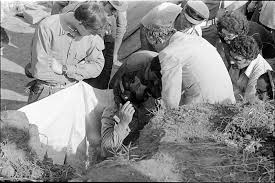 33 anni fa moriva alfredino rampi, dopo l'agonia in diretta tv. Vermicino Addio Al Vigile Del Fuoco Che Cerco Di Salvare Alfredino La Repubblica