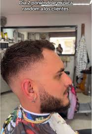 Día 2 de música random en la barbería
