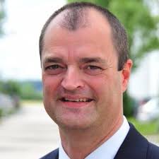 In den letzten Jahren haben Lucas Weidner und ich oft lange Nachtschichten  im Büro geschoben. Heute gehen wir stattdessen zusammen zum Yoga. In der  Anfangsphase von encore