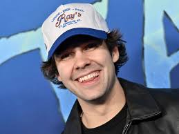Youtube: David Dobrik zeigt sich plötzlich mit Sixpack