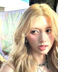 All photo albums of Eungi and LURA LUCY in bias category