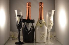 Hochzeitssekt Sektflasche Zur Hochzeit Edles Design Brautpaar Www Wedding Solution De Hochzeitsglaser Sektglaser Hochzeit Hochzeitsflaschen Hochzeit Shop