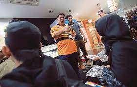 Khalwat wanita 28 tahun di hotel mewah. Tangkap Khalwat Di Hotel Mewah Alkaroman