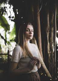 Professional Lightroom Presets For Outdoor Portraits Using Available Light Outdoor Portrait Photography Portrait Photography Women Outdoor Photoshoot