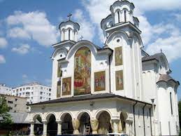 A fost construită pe locul unei biserici din lemn în 1888, în satul slobozia bălților (în prezent cartier). Orthphoto Biserica Nasterea Maicii Domnului Drumul Taberei Daniela Iulia