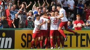 Alle infos zum verein fc augsburg ⬢ kader, termine, spielplan, historie ⬢ wettbewerbe: Fc Augsburg Fca Verhindert Pokal Blamage Gegen Greifswalder Fc Mit Muhe Augsburger Allgemeine
