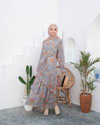 Bagaimana kalau bahan sifon ini di kombinasikan dengan batik nusantara, tentunya akan memberikan kesan yang unik dan beda dari pada yang lain. Baju Trend Kekinian Priscia Maxy Sr Bahan Sifon Ceruty Double Furing Gamis Terbaru 2020 Modern Gamis Wanita Gamis Wanita Murah Gamis Remaja Modern Gamis Murah Bagus Dress Panjang Wanita Kekinian Model Baru