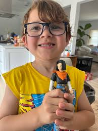 Introducing Children to Dragon Ball with Android 17 Toys
