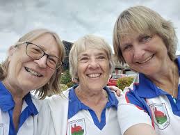 It was interesting day yesterday, when 3 of our ladies entered a gala at  Aylesbury Town Bowls Club. For two of the team, this was their first gala  and hopefully won't be