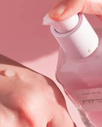 Depending on how your skin is feeling each day, you can use either serum in your morning or nighttime routine, or use the double serum. Plum Plump Hyaluronic Serum Glow Recipe