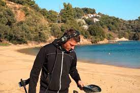 These models are extremely sensitive to precious metals and are very deep. The 5 Best Metal Detectors For The Beach In 2021 Byways